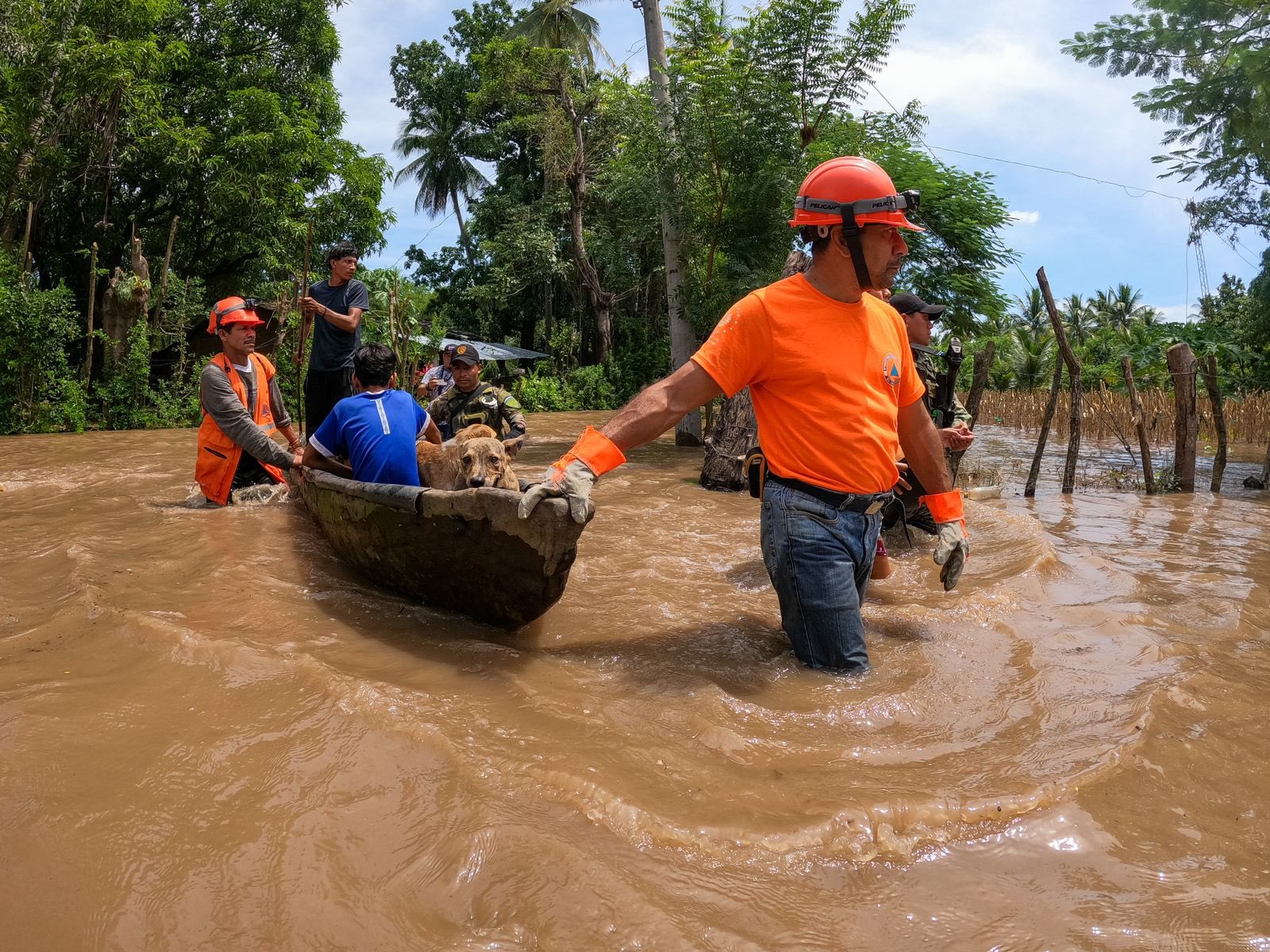 Avanza evacuación de afectados por desbordamiento del río Grande tras paso de Julia avanza-evacuacion-de-afectados-por-desbordamiento-del-rio-grande-tras-paso-de-julia